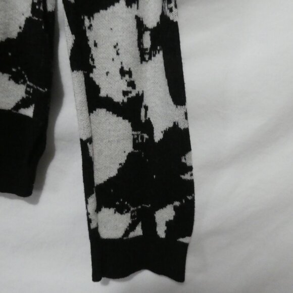 H&M | medium | Black and White Full Zip-Up Back Lightweight Sweater - Picture 7 of 14